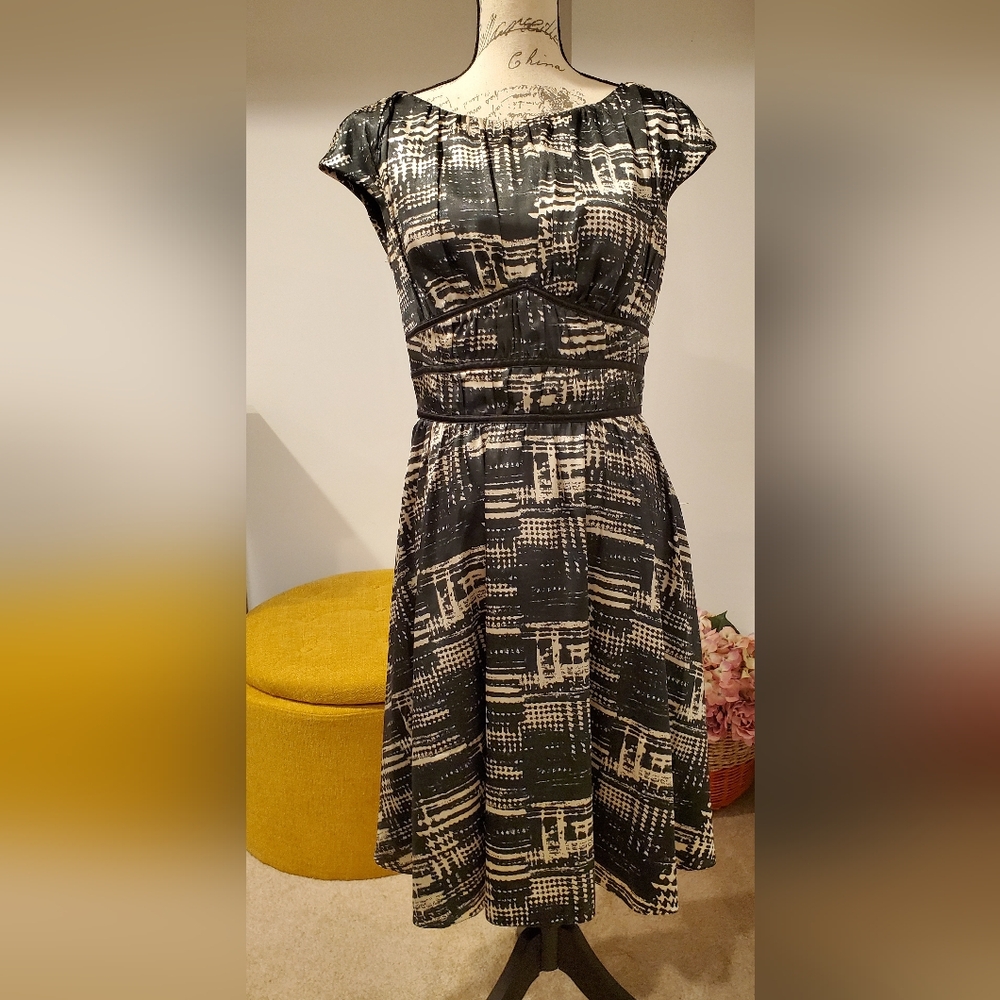 Aidan Mattox Black and Cream Fit and Flare Midi Dress, Size 10